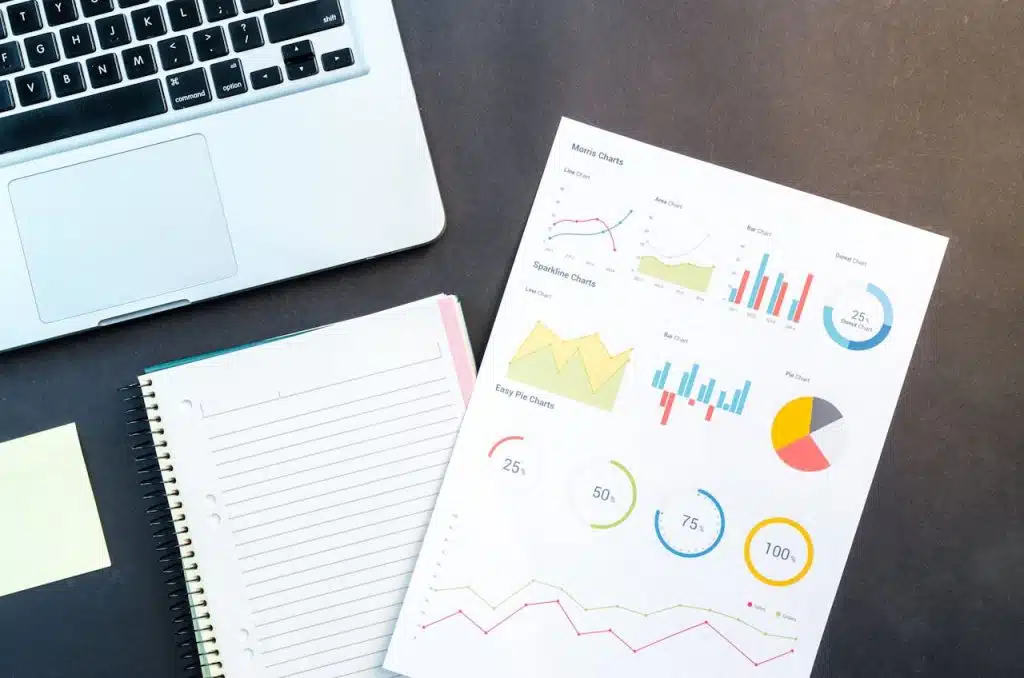 document-on-top-of-stationery-669619 Businessplan Strategieänderung